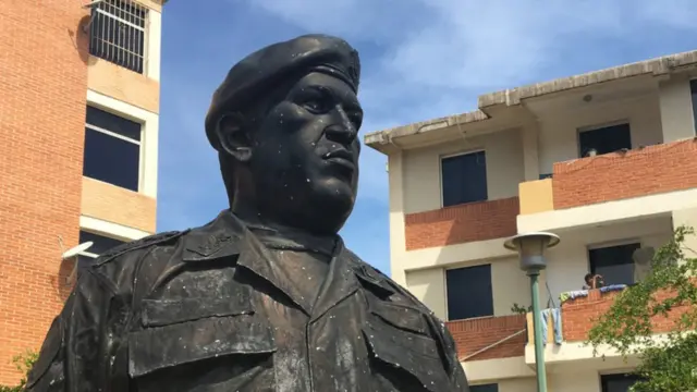 Estatua de Chávez.