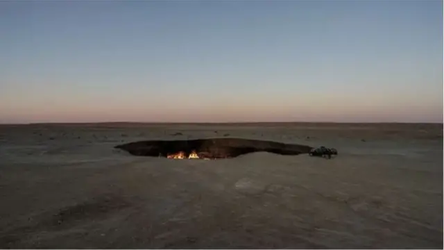 ఈ బిలంలో మంటలను ఆర్పేందుకు మార్గాలను అన్వేషించమని తుర్క్‌మెనిస్తాన్‌ అధ్యక్షుడు ఆదేశించారు