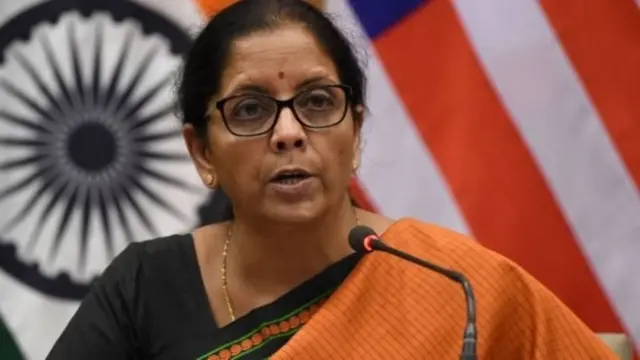 பாதுகாப்புதுறை அமைச்சர் நிர்மலா சீதாராமன்