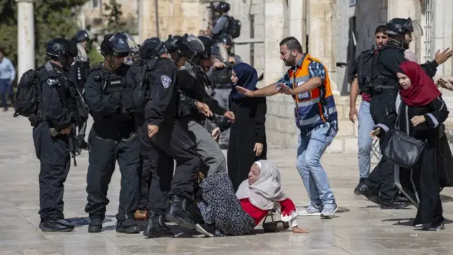 عید کے موقع پر یروشلم میں الاقصیٰ مسجد کے احاطے میں جھڑپیں ہوئیں