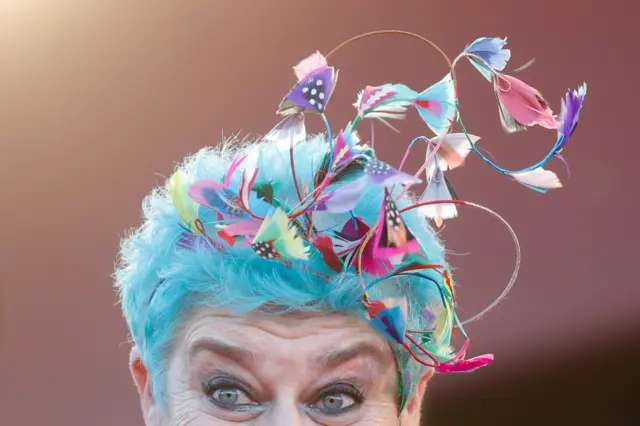 Яскрава гостя на червоній доріжці 78-го Венеційського кінофестивалю