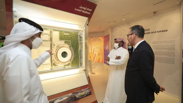 وزير الشباب والرياضة التركي محمد محرم قصاب أوغلو ووزير الشباب والرياضة القطري صلاح بن غانم العلي يتفقدان المرافق والاستثمارات التي تمت في إطار بطولة كأس العالم لكرة القدم 2022
