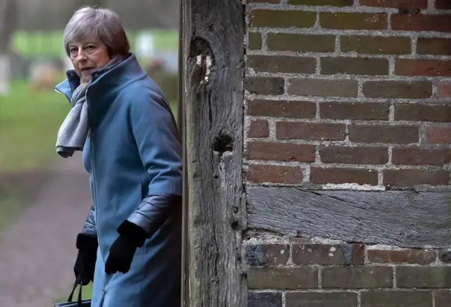 Theresa May muhalefetin yanı sıra kendi milletvekillerini de ikna etmekte zorlanıyor