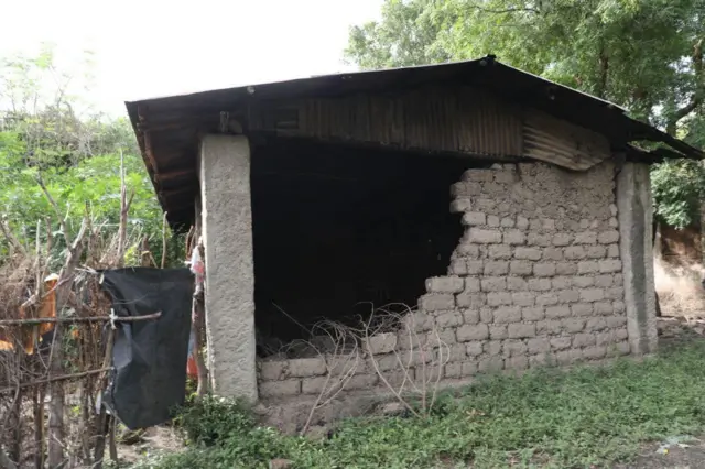 በመሬት መንቀትቀጥ ጉዳት የደረሰበት ቤት