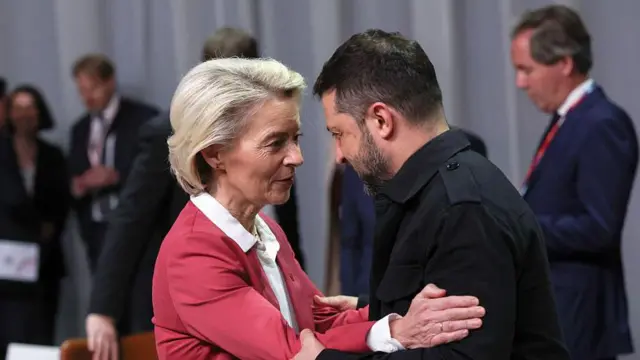 La jefa de la Comisión Europea, Ursula von der Leyen, con el presidente de Ucrania, Volodymyr Zelensky.