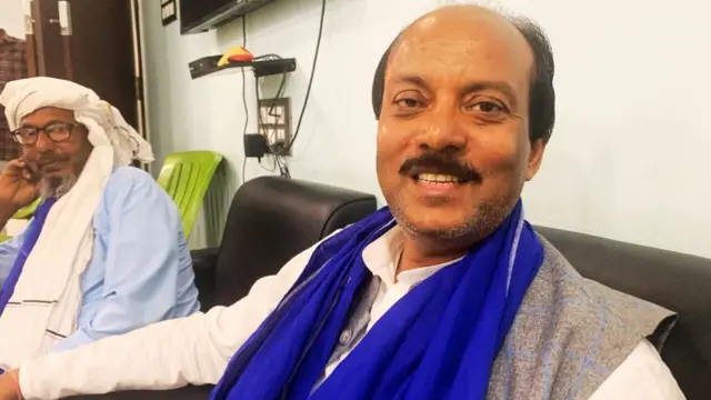 गुलाब यादव.