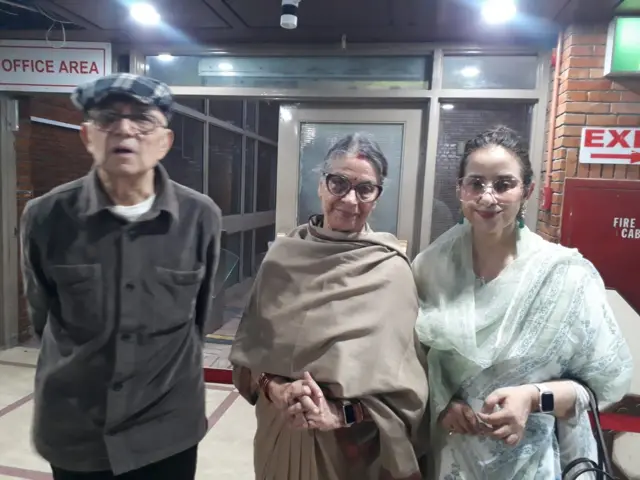 आमाबुवासँग मनीषा कोइराला