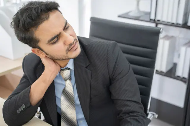 सतत बसून काम करणं, पाठदुखी, मानदुखी, बीबीसी मराठी, वजन वाढणं