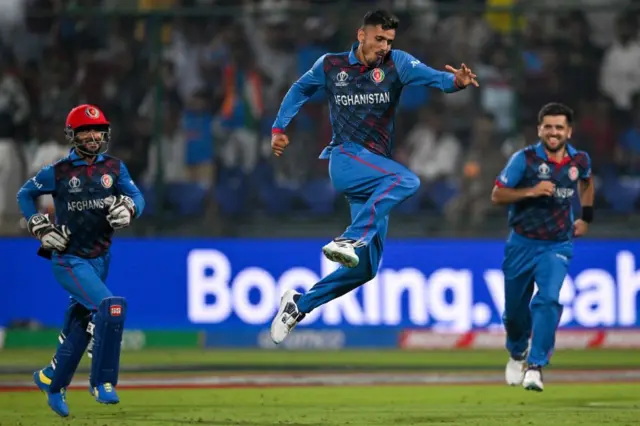 ’افغانستان نے دفاعی چیمپیئن کو پچھاڑ کر ورلڈ کپ کا پہلا میچ جیتا‘