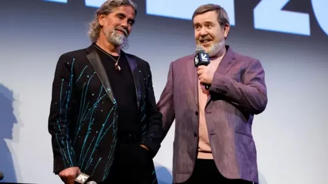 Henk Rodgers e Alexey Pajitnov falando sobre Tetris no 2023 SXSW