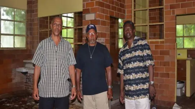 Johnny Lee Gaddy en Dozier como adulto.