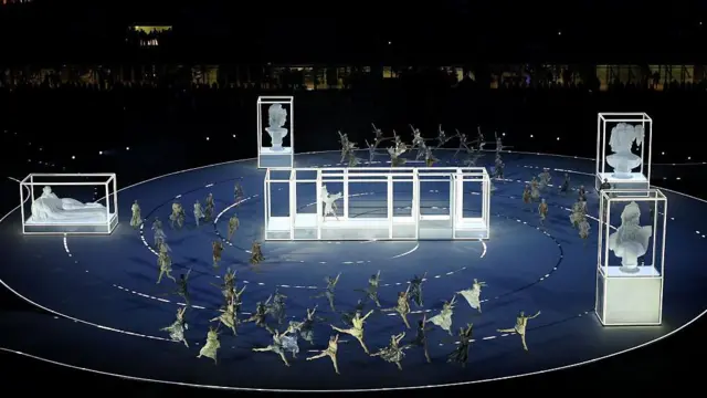 Общий вид на танцоров из Академии театра Ла Скала во время церемонии открытия Зимних Олимпийских игр Milano Cortina 2026 на стадионе Сан-Сиро 6 февраля 2026 года в Милане, Италия.