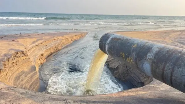 દરિયાકિનારો, વિજ્ઞાન, સમુદ્ર, રંગ, તરંગો, ગંદુ પાણી, બીબીસી ગુજરાતી