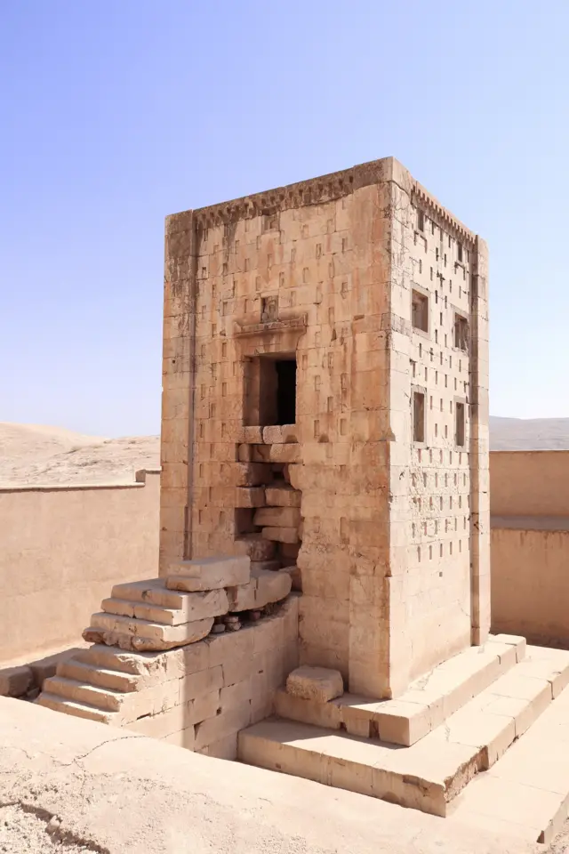 Nakş-i Rüstem'deki 14 metrelik Kabe-i Zerdüşt't