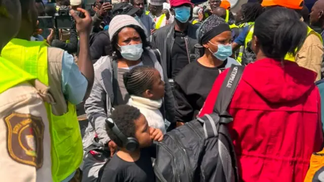 First batch of Nigeria nationals repatriated from South Africa land di kontri