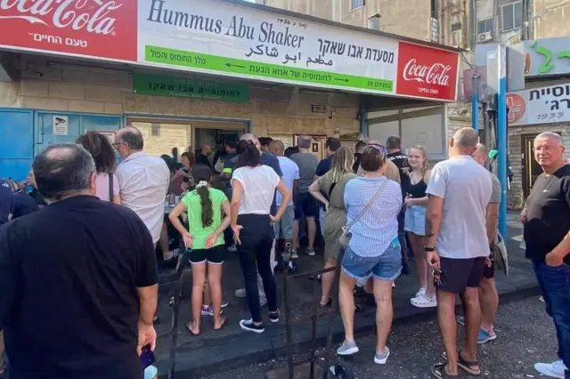 Очередь в хумусию Абу Шакер