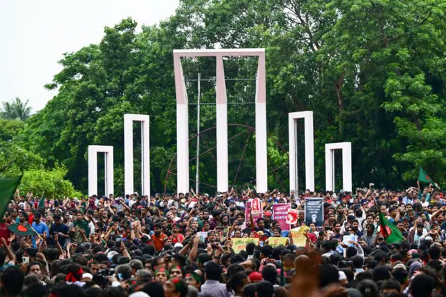 কেন্দ্রীয় শহীদ মিনারের সমাবেশ থেকে শেখ হাসিনার পদত্যাগের এক দফা দাবি দেয়া হয়েছিল