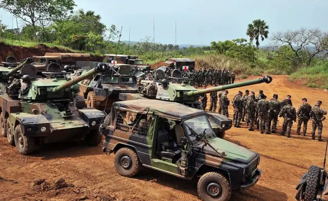 En Côte d'Ivoire, la Force Licorne est intervenue pour séparer les forces rebelles et les forces gouvernementales.