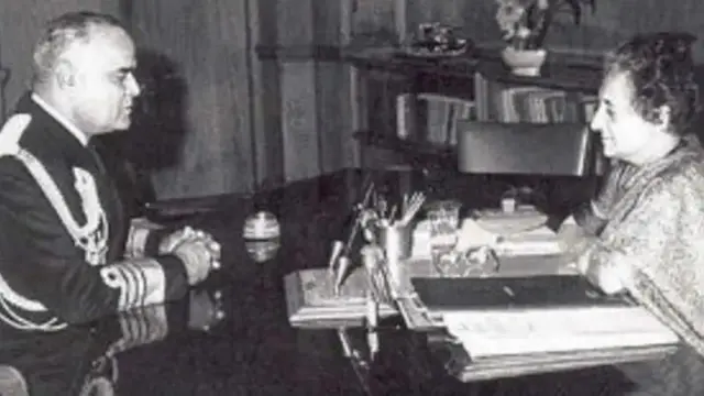 ॲडमिरल एस एम नंदा, तत्कालीन पंतप्रधान इंदिरा गांधी यांच्याबरोबर