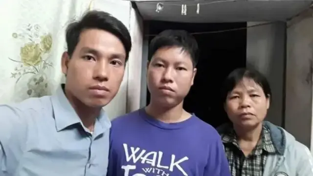 Từ trái qua: ông Trịnh Bá Tư, Trịnh Bá Phương, bà Cấn Thị Thêu