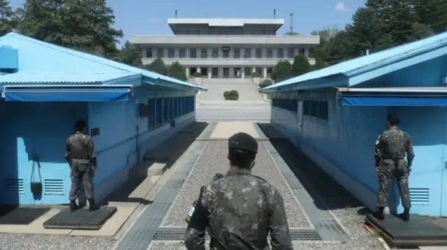 김정은 북한 국무위원장은 지난 2월 한국을 "철저한 적대국이며 영원한 적"으로 규정했다