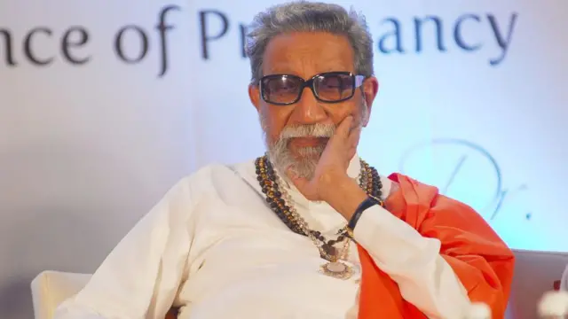 बाळासाहेब ठाकरे आणि शिवसेनेनं शहराचं अधिकृत नाव 'मुंबई'च असं करावं अशी जाहीर मागणी सुरु केली.