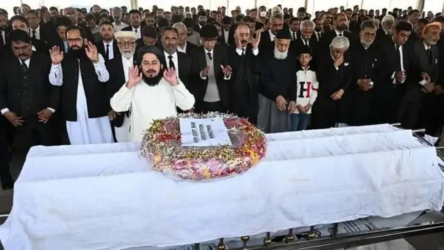 இஸ்லாமாபாத் குண்டுவெடிப்பில் கொல்லப்பட்டவர்களுக்கு அஞ்சலி