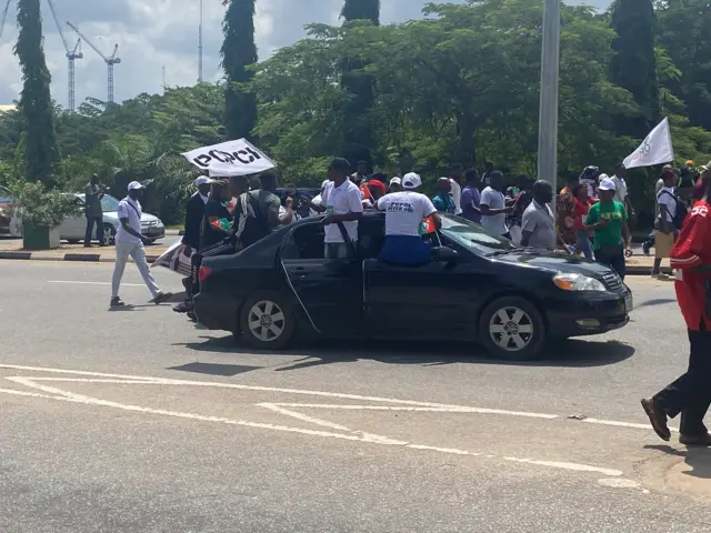 Peter Obi supporters dey march for am