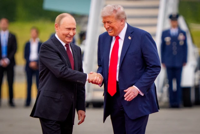 அலாஸ்கா உச்சி மாநாட்டிற்காக அமெரிக்கா சென்றிருந்தார் புதின்.