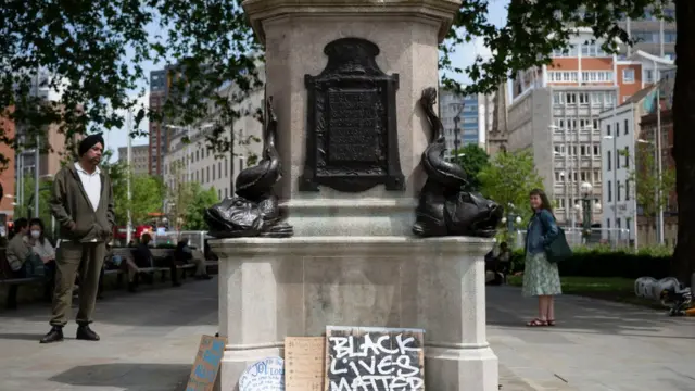 قاعدة تمثال كولسوتون