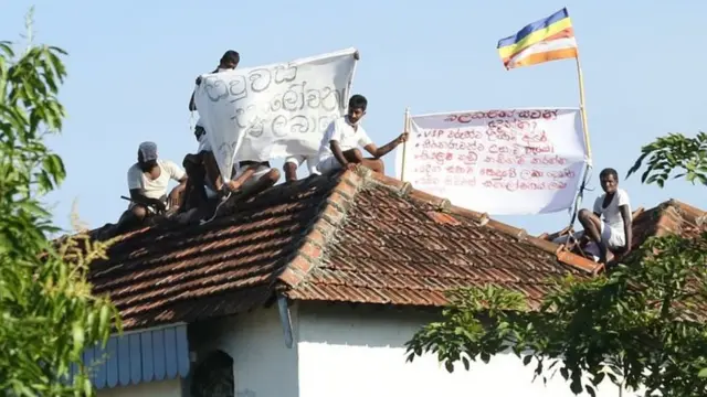 ගැටුමට දින කිහිපයකට පෙර උද්ඝෝෂණයේ යෙදී සිටි සිරකරුවෝ