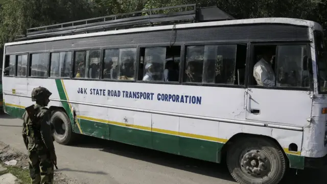 सीमा पार बस सेवा