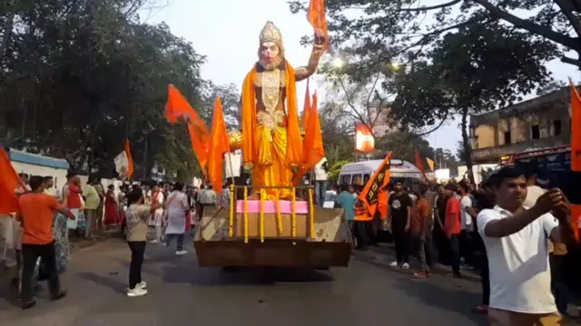 বুলডোজার নিয়ে মিছিল