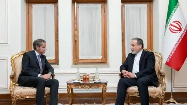 گروسی در سفرش به تهران با عباس عراقچی، وزیر خارجه ایران دیدار و گفتگو کرد