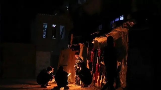 Ijoolleen Gaazaa dukkana keessa taphatan