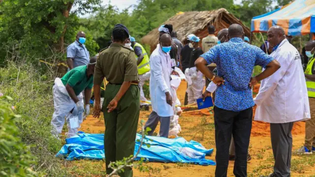 Officials inspect one forest wia dem see 90 bodies near di Good News International Church