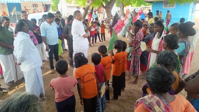 சிவகங்கை நாடாளுமன்றத் தேர்தல் போட்டியில் முந்துவது யார்? - பிபிசி கள நிலவரம்