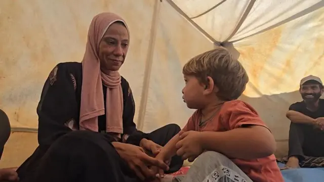 سلوان مع طفلها