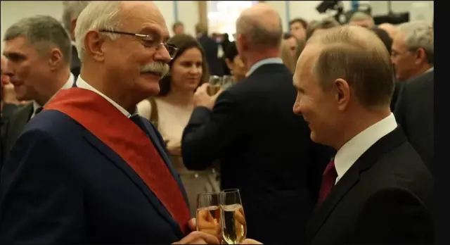 ဒါရိုက်တာနဲ့ သရုပ်ဆောင် နီကီတာမစ်ခေးလ်ကော့ဗ်ဟာ သမ္မတပူတင်ကို ထောက်ခံသူတစ်ယောက် ဖြစ် 