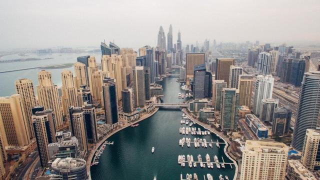 اشتهرت مدينة دبي بأنها مقصد للمهنيين الأجانب أصحاب الدخول المرتفعة