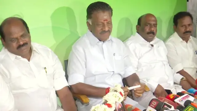 செய்தியாளர்களைச் சந்தித்த ஓ.பி.எஸ்