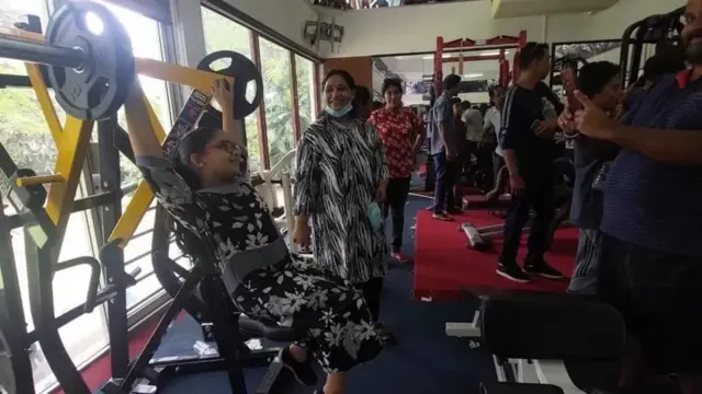 అధ్యక్ష భవనంలోని జిమ్‌లో నిరసనకారులు