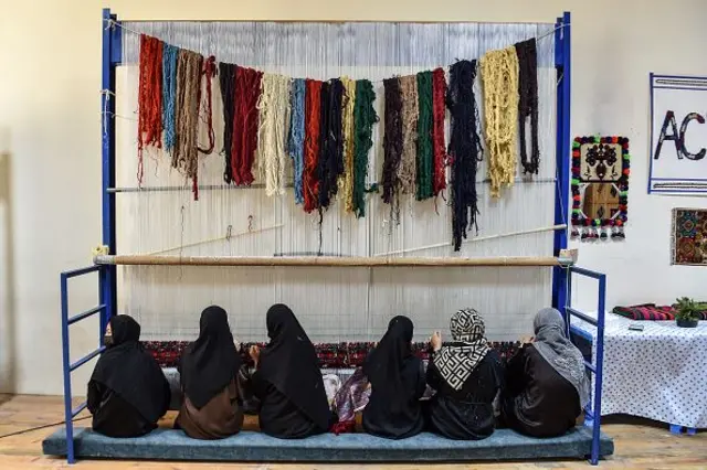 بلخ کې ښځې غالۍ اوبي