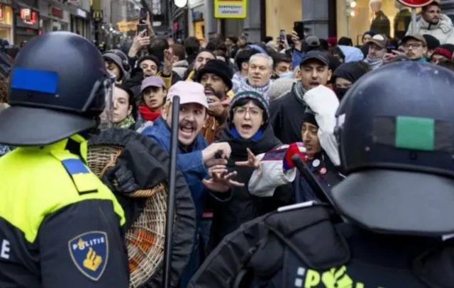 Amsterdam'da protesto