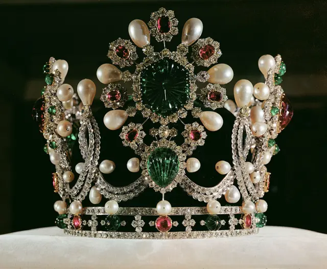 تاج شهبانو فرح پهلوی