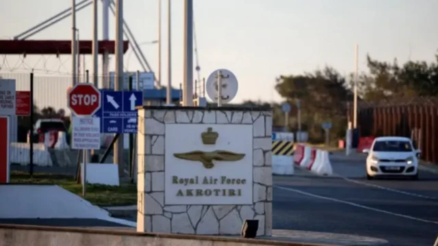 RAF Akrotiri bazasının girişi. Foto 2 mart 2026-cı ildə çəkilib.