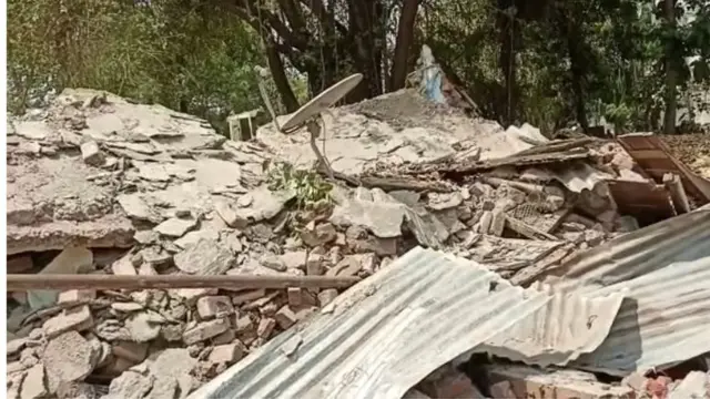 लेबर कॉलनी पाडकाम