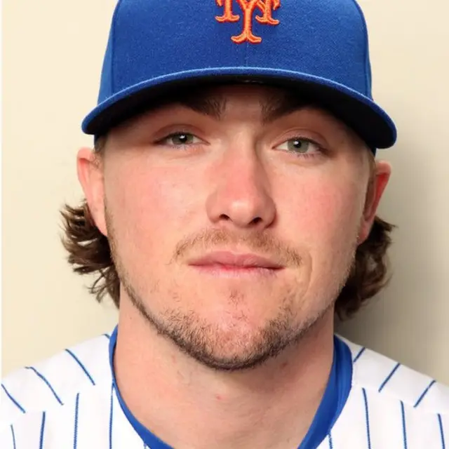 コンロンは幼少期に米国に移住した