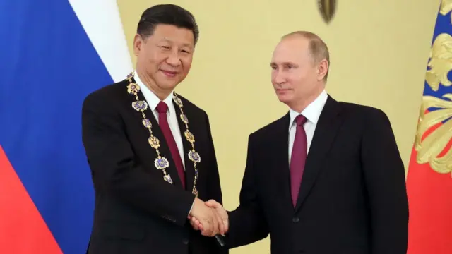 7月4日，习近平同俄罗斯普京会谈后，普京向习近平授予俄罗斯国家最高勋章"圣安德烈"勋章。