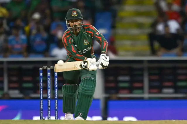 ২৫ বলে ১৬ রানের ইনিংসের একটা পর্যায়ে লিটন দাশের রান ছিল ১২ বলে ২।